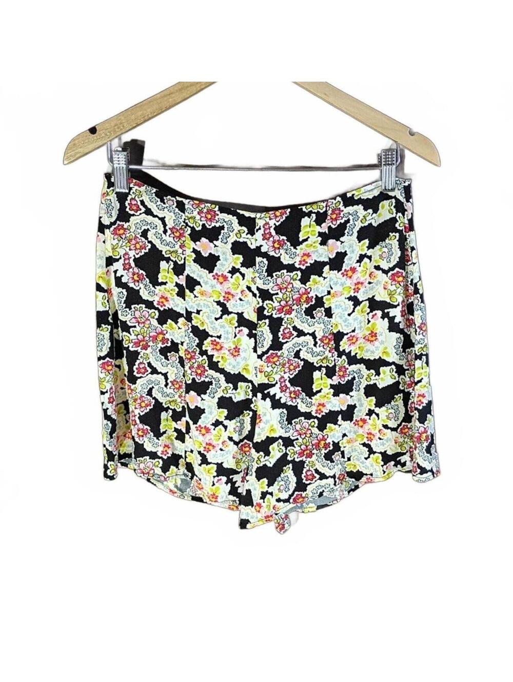 Bongo Floral Print Shorts with Back Zipper Size 7